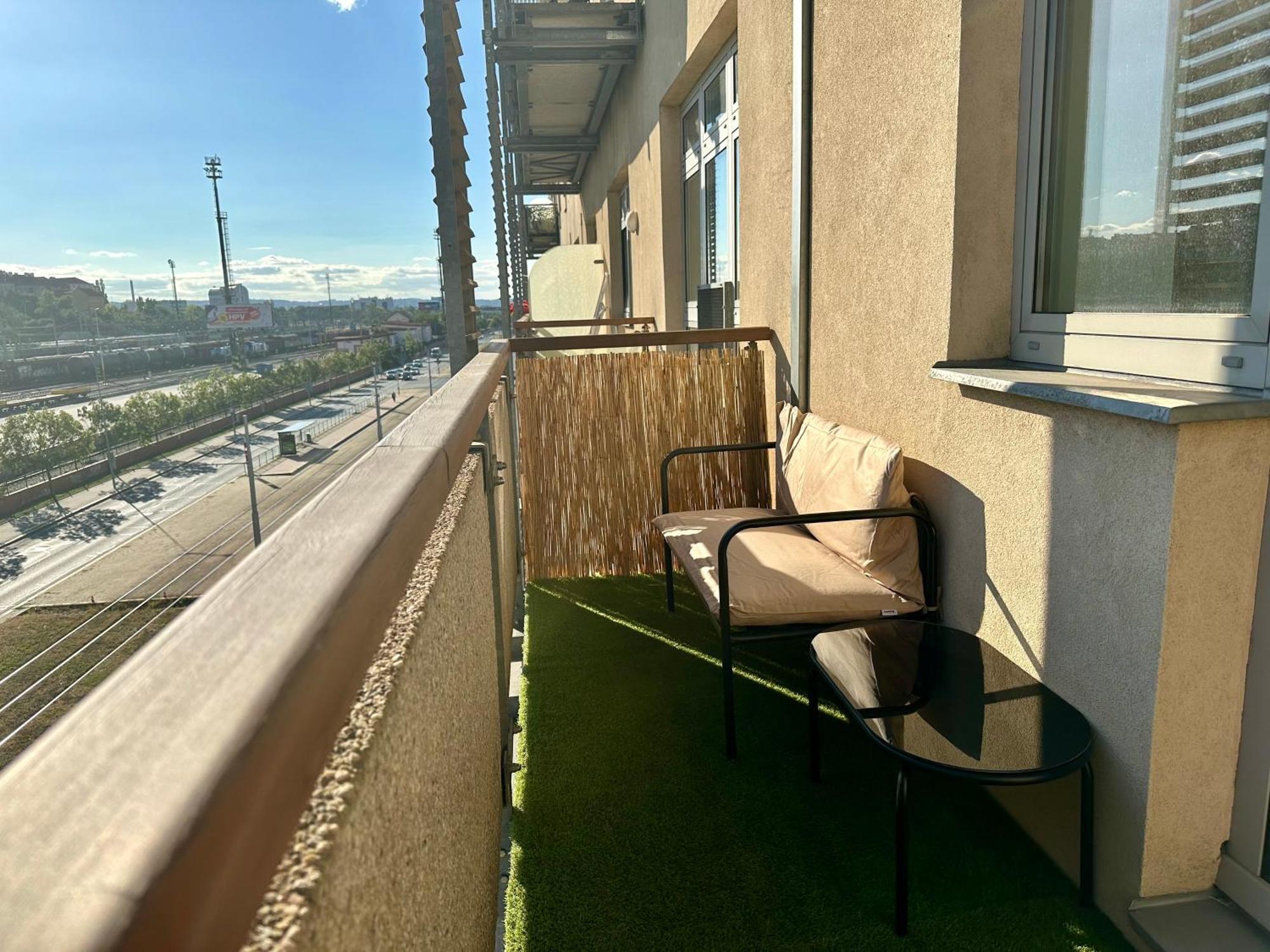 Apartment Ceskomoravska - O2 Arena Prag Eksteriør billede